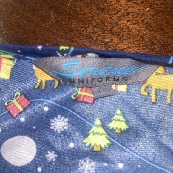Serene Uniforms Women's Large Scrub Top V neck pockets Santa Christmas Unicorn - Picture 4 of 8